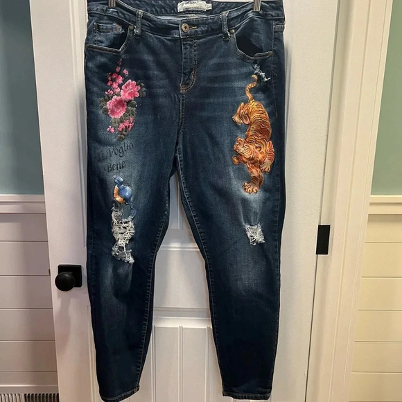 Torrid Boyfriend‎ Vintage Stretch Dark
Wash Hand Painted Jeans. Size 16XT. - Picture 2 of 16